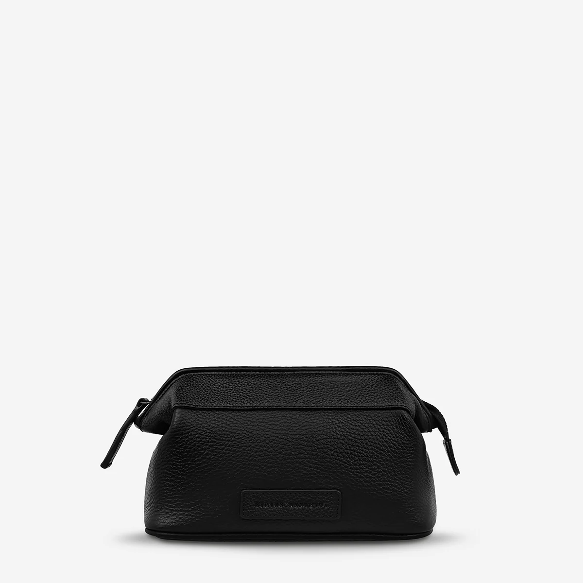 status-anxiety-toiletries-bag-thinking-of-a-place-black-front.webp