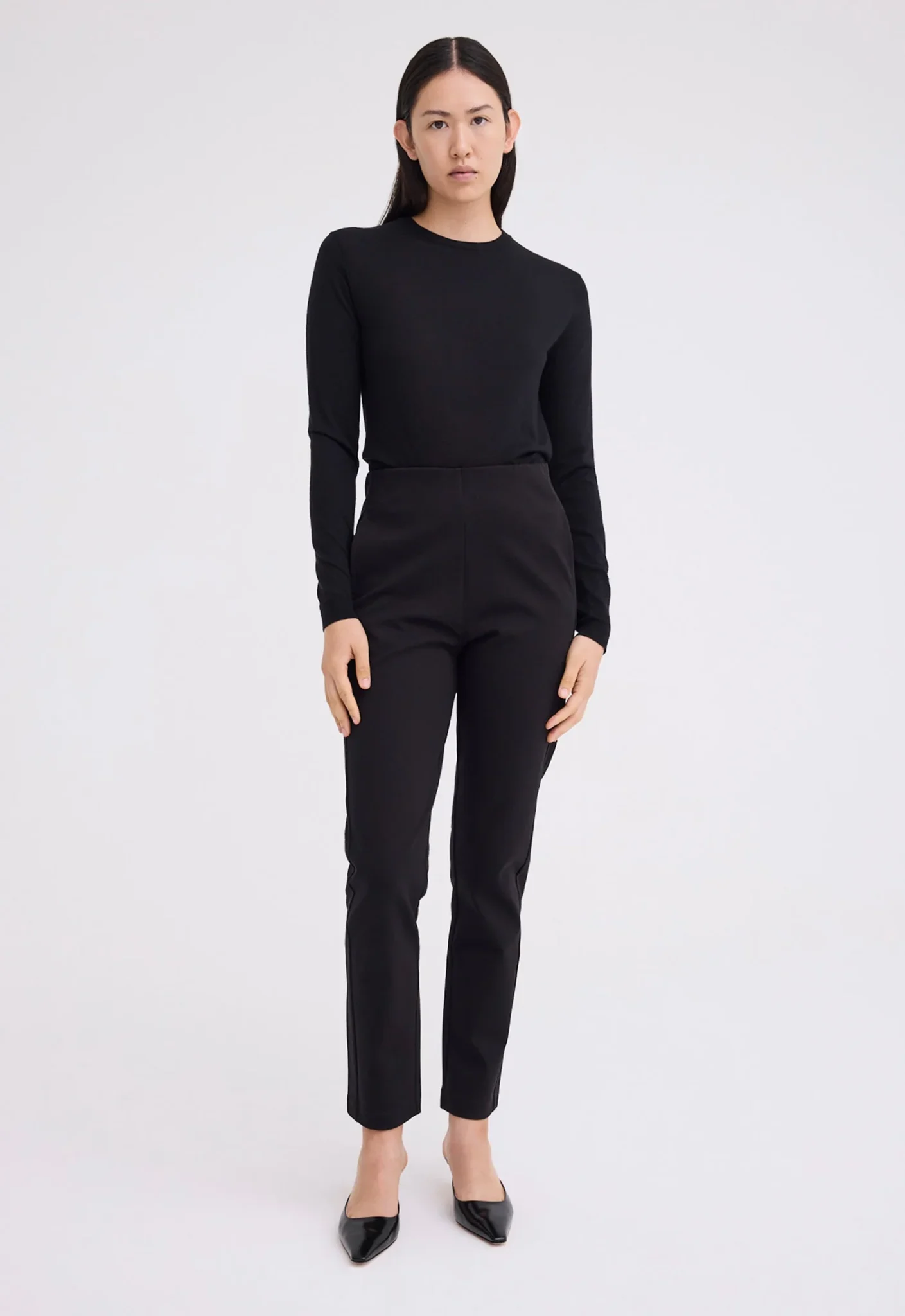 ArdenPantBlack_ApexSweaterBlack_1900.webp