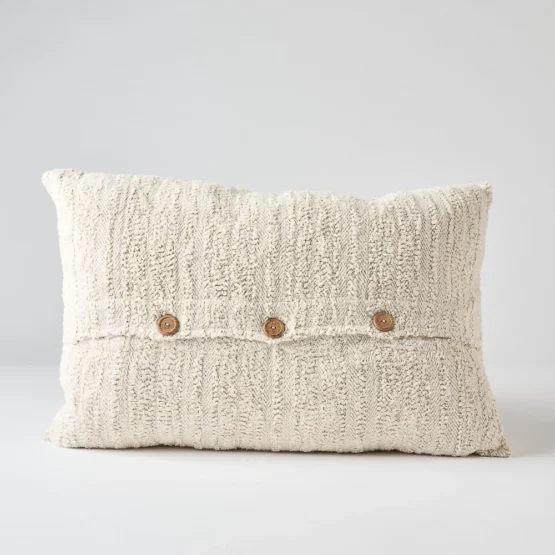 Eadie lifestyle - Afero Cushion - Soft Natural