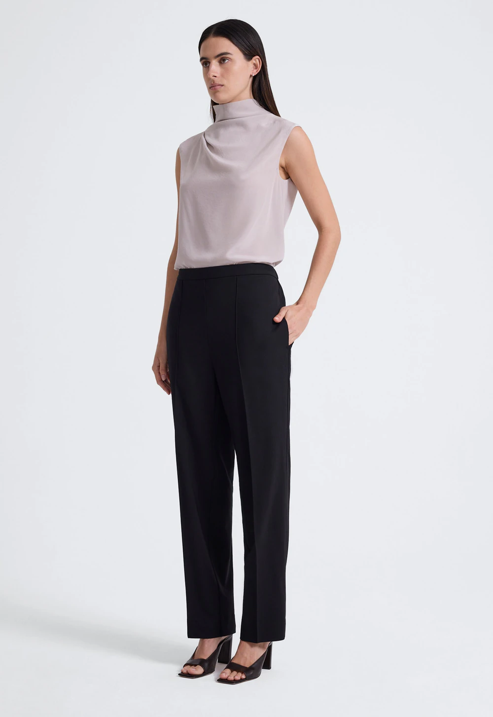 JJ5091W25_Black_2_wrsod9.webp