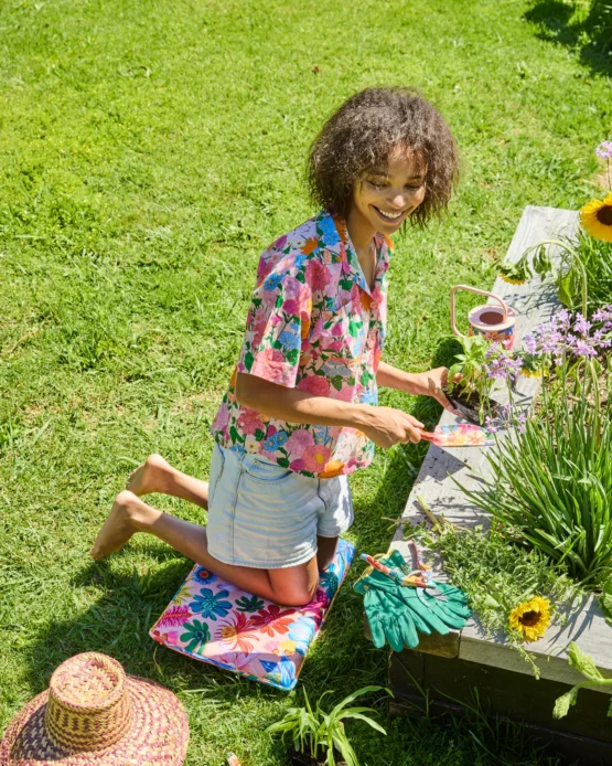 kip & co - Wild Flowers In Bloom Garden Kneeling Mat - Image 2