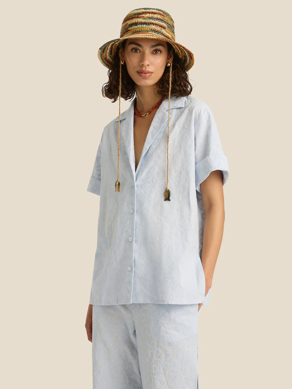 S19-SHT-004-085-MargotShirt-Cirrus-25046-SoleilSoleil-0462_537450eb-38f6-4009-ae3b-6e46355cf382_1000x.webp