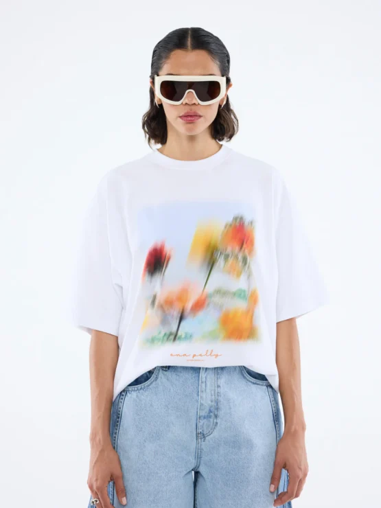 Ena pelly - blurred daisy frame tee | white
