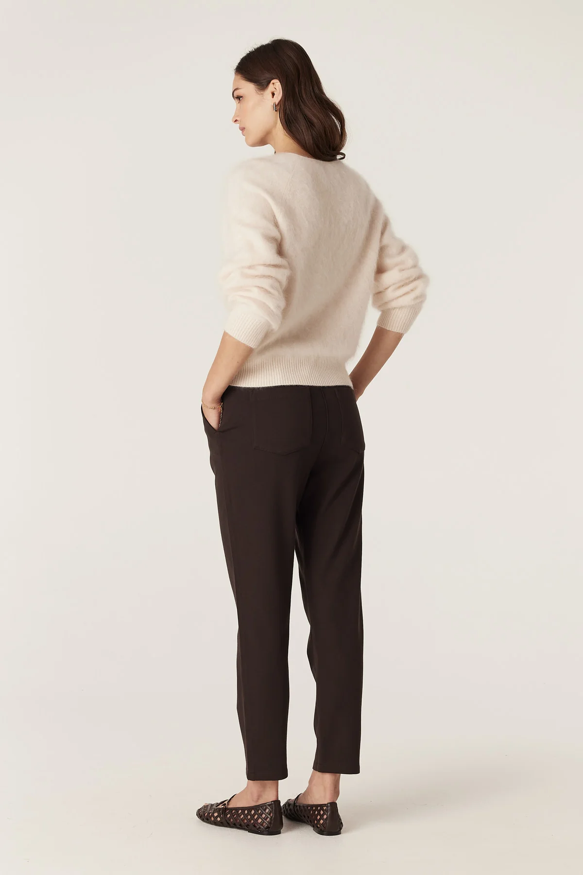 CABLE - Brushed cashwool V jumper | parchment - Image 3