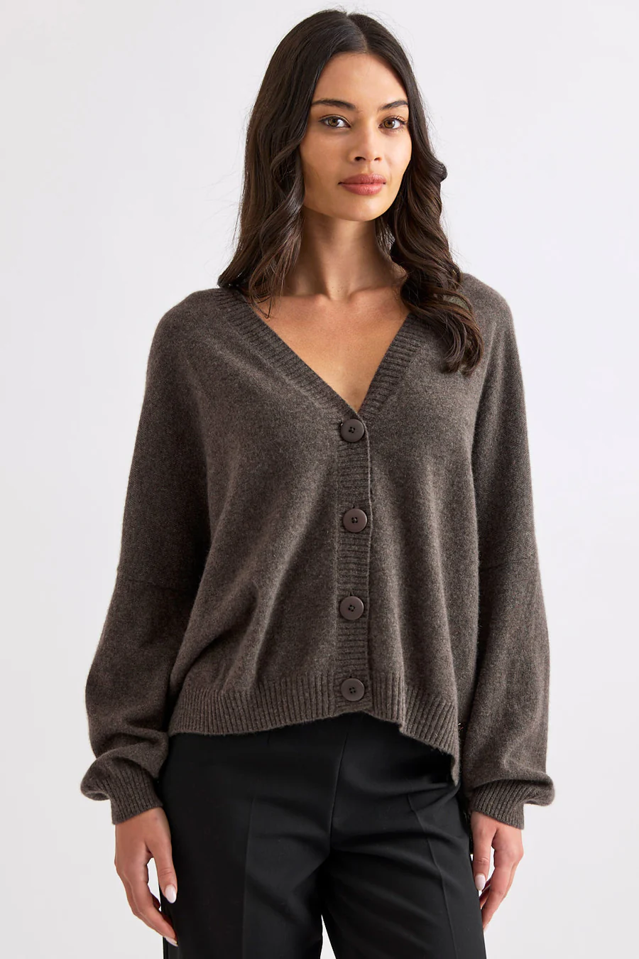 Mia-Fratino_25005_Nova-Cardi_Esspresso_1_900x.webp Mia-Fratino_25005_Nova-Cardi_Esspresso_1_900x.webp