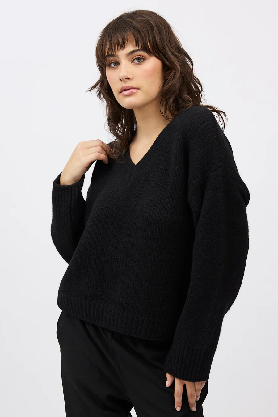 Mia_Fratino_26052_Lina_Vee_Onyx_1_900x.webp Mia_Fratino_26052_Lina_Vee_Onyx_1_900x.webp