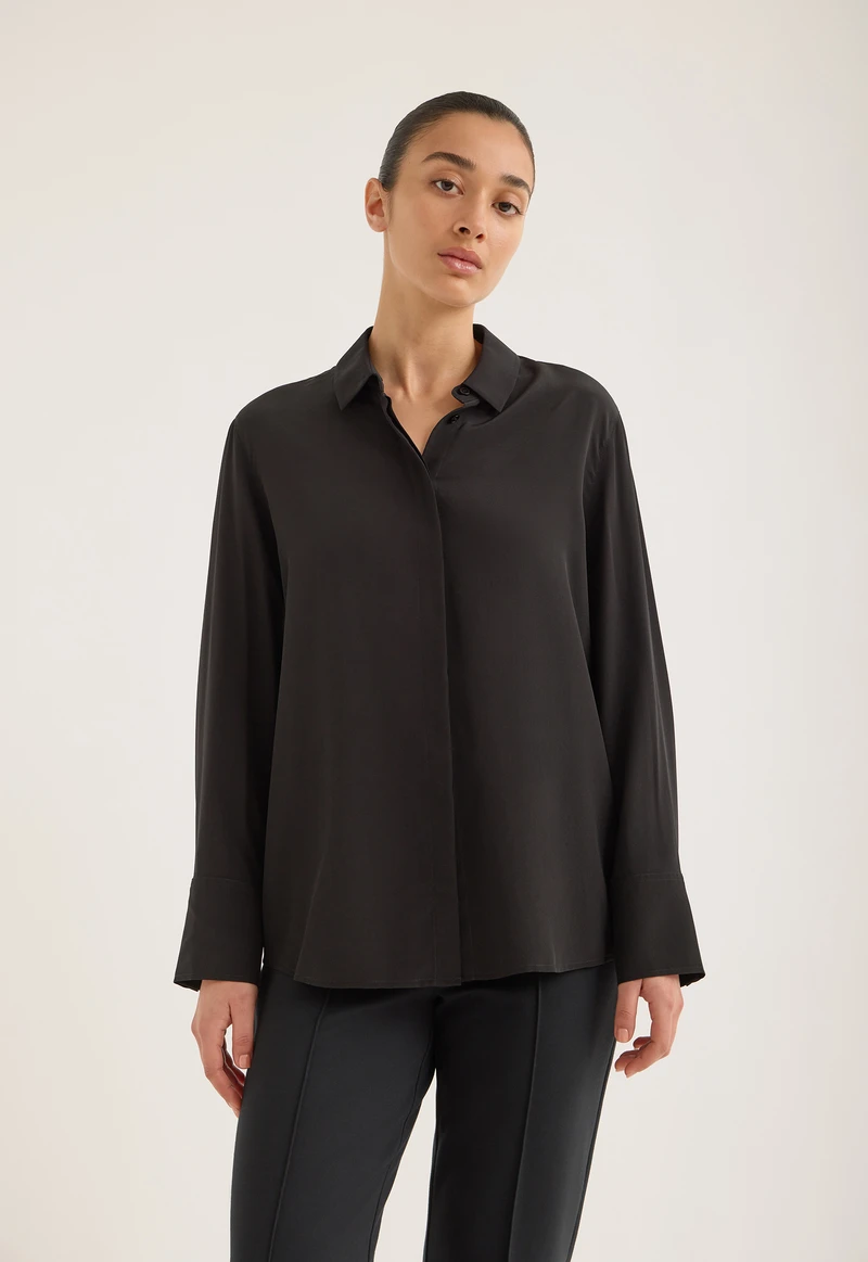 JJ5438SP26_Ink_Black_02_d2pxdv.webp