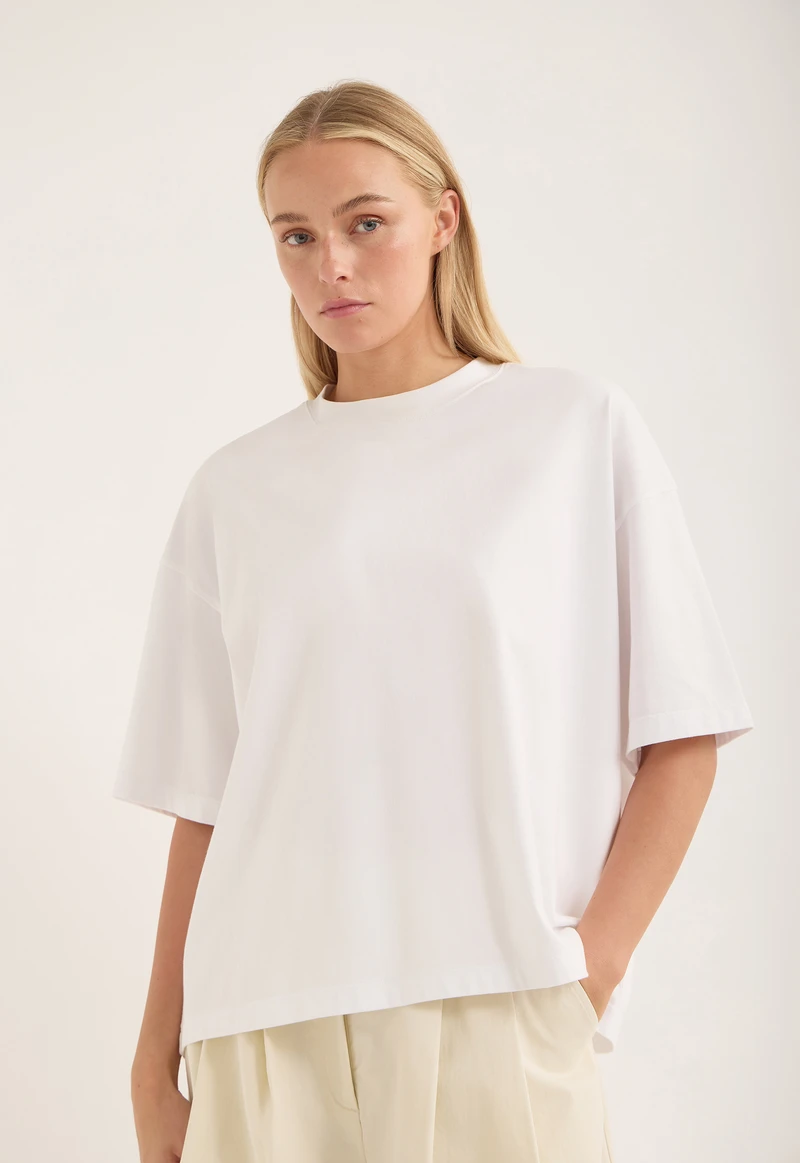 JJ5519SU26_White_02_r4x6g2.webp