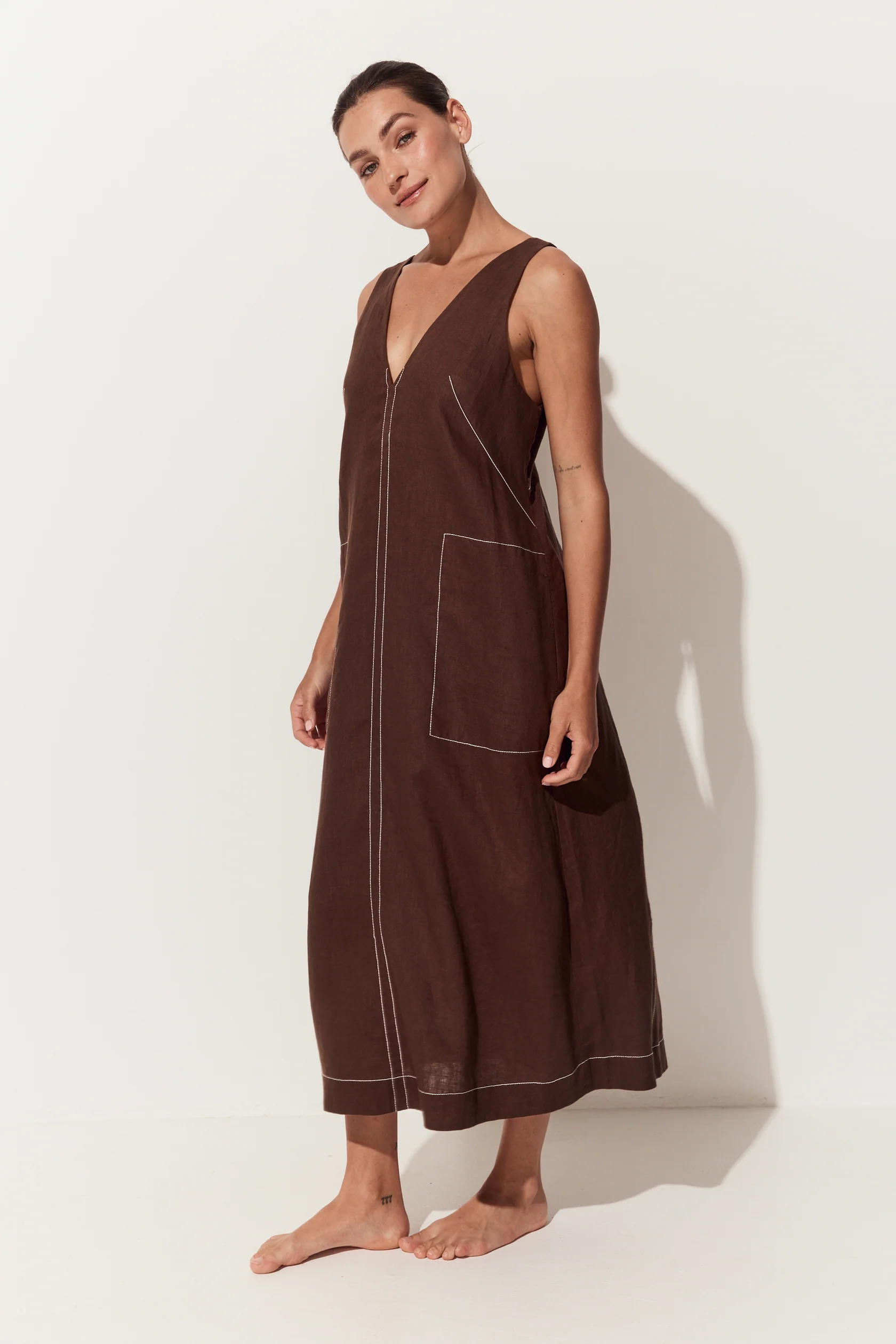 Lilly pilly - iris linen dress | Chocolate - Image 3